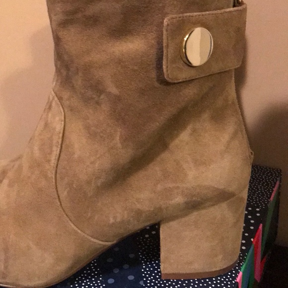 7.5 Nine West Nude Booties - Picture 2 of 3